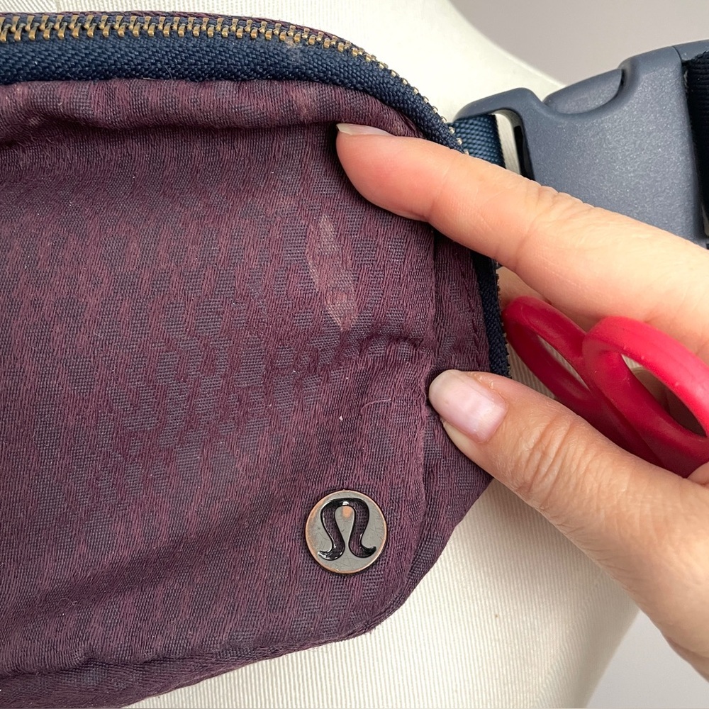 Lululemon Everywhere Belt Bag 1L Stacked Jacquard Black Cherry Nocturnal Teal - Picture 3 of 10